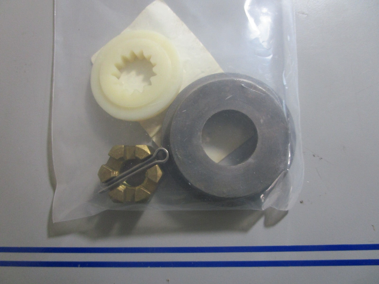 *NEW OEM* 0810 OMC Johnson Evinrude Propeller Nut Kit 5005034