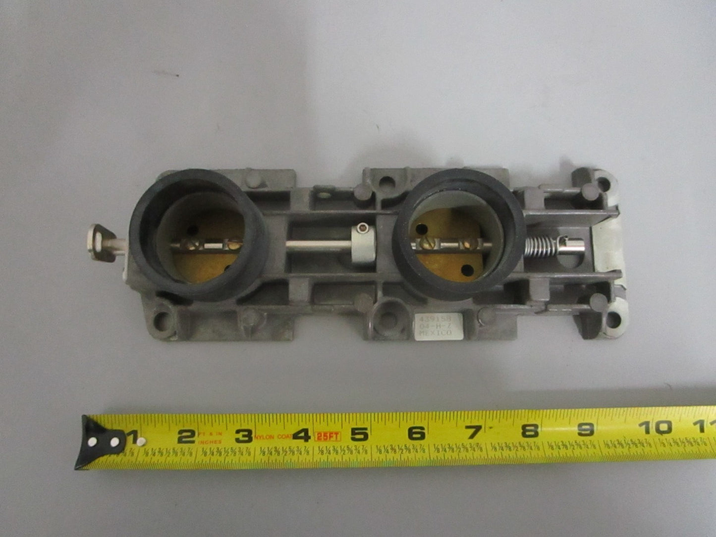 NEW OEM 439158 0439158 OMC Johnson Evinrude Throttle Body Assy 0820