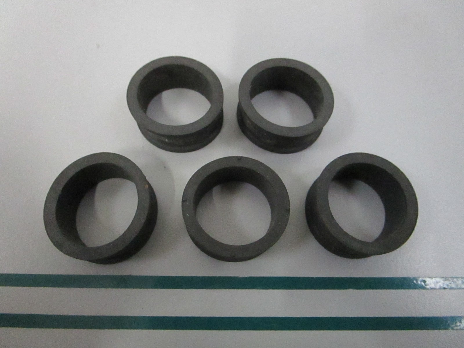 NEW OEM (LOT OF 5) 321692 0321692 OMC Johnson Evinrude Grommet 0810