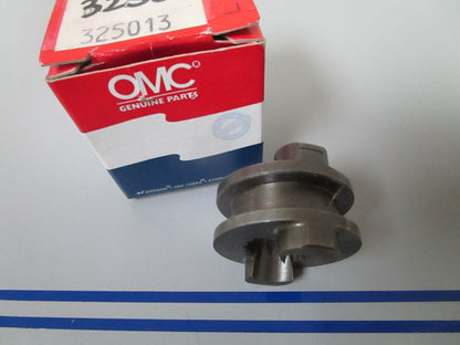 NEW OEM 325013 0325013 OMC Johnson Evinrude Clutch Dog 0720