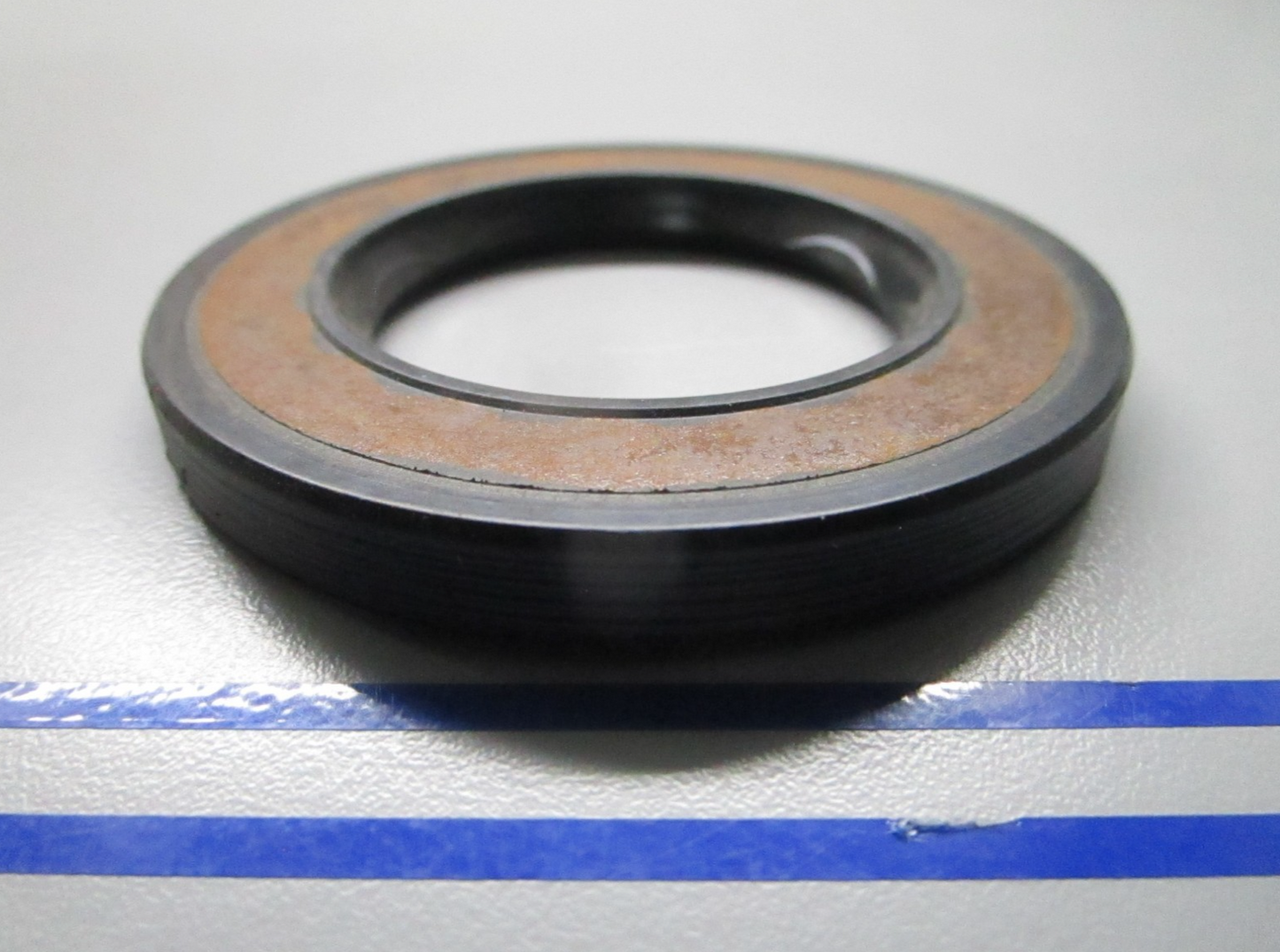 *NEW OEM* 0810 Volvo Penta Seal 853670