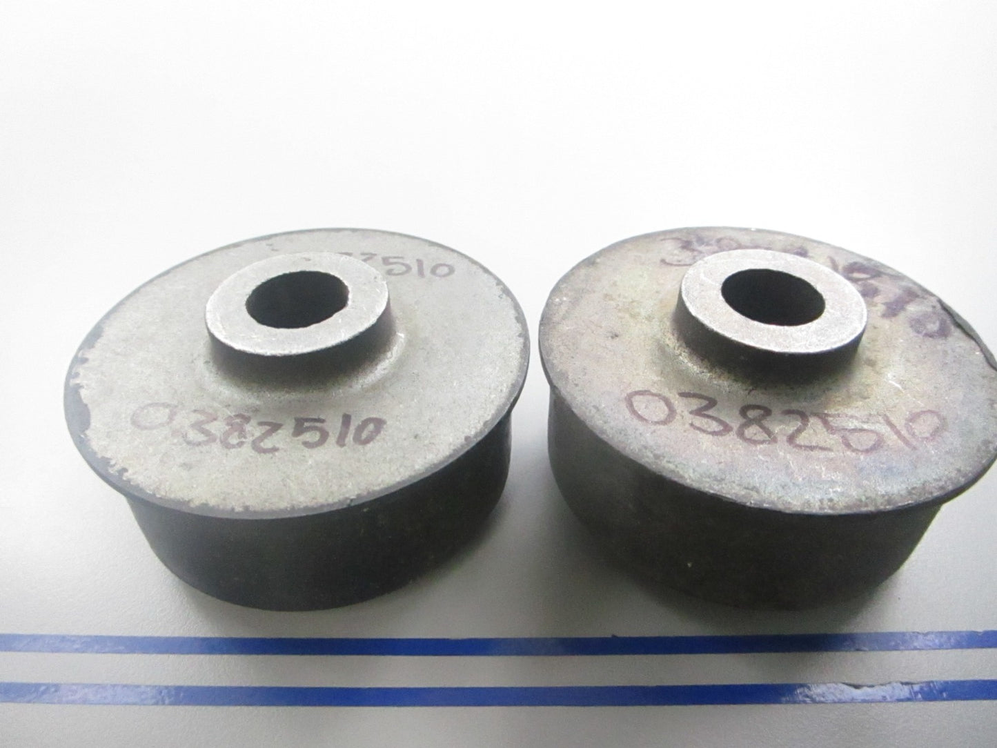 *NEW OEM* (LOT OF 2) 0810 OMC Johnson Evinrude Rubber Mount 382510 0382510