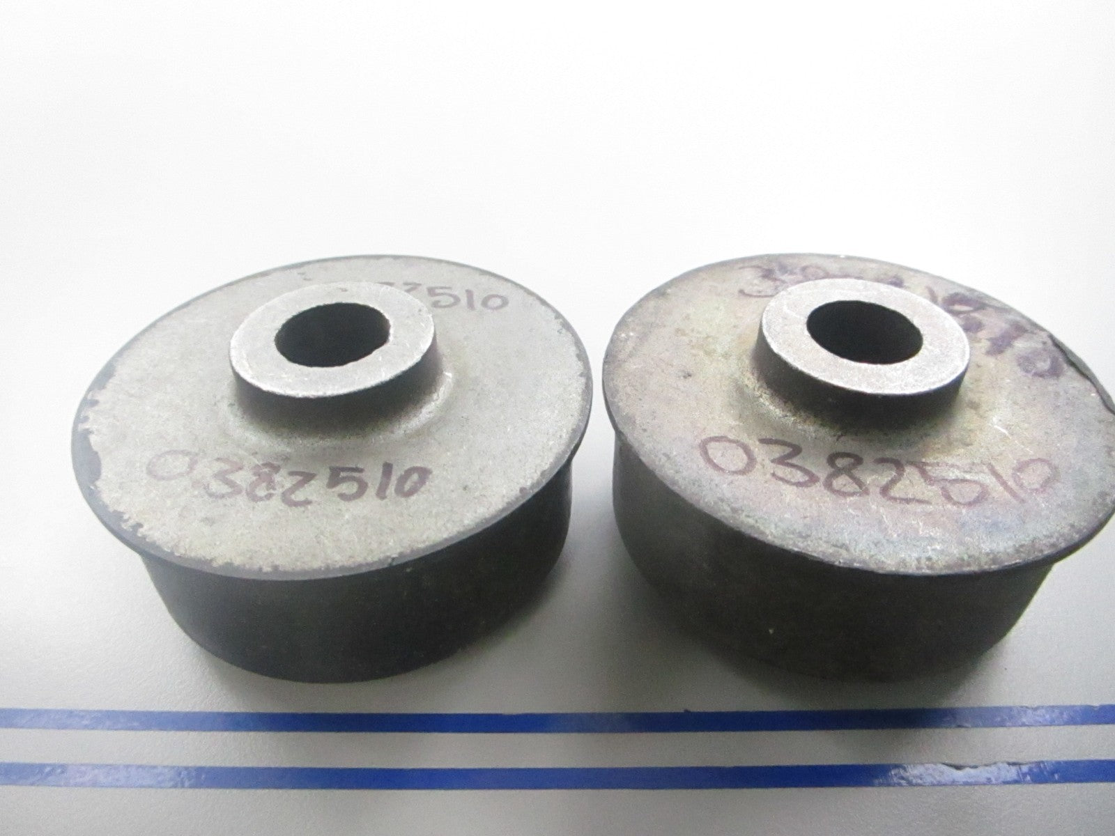 *NEW OEM* (LOT OF 2) 0810 OMC Johnson Evinrude Rubber Mount 382510 0382510