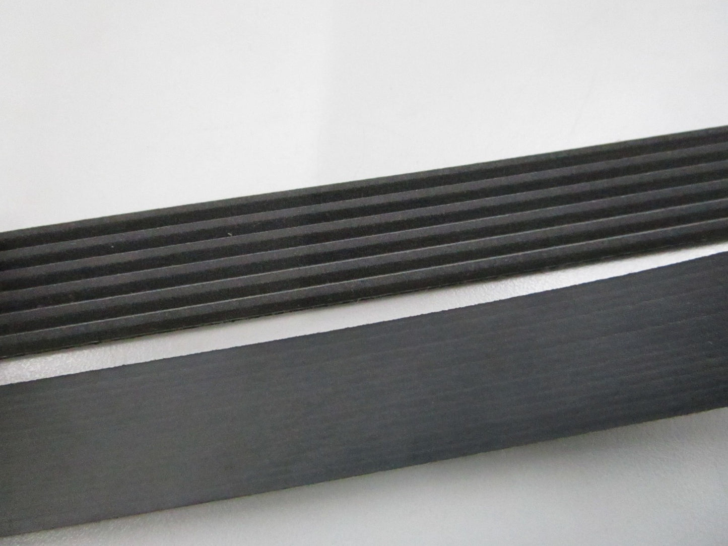Gates K060560 Micro-V Serpentine Belt 6-Rib 56.09in NEW 0810