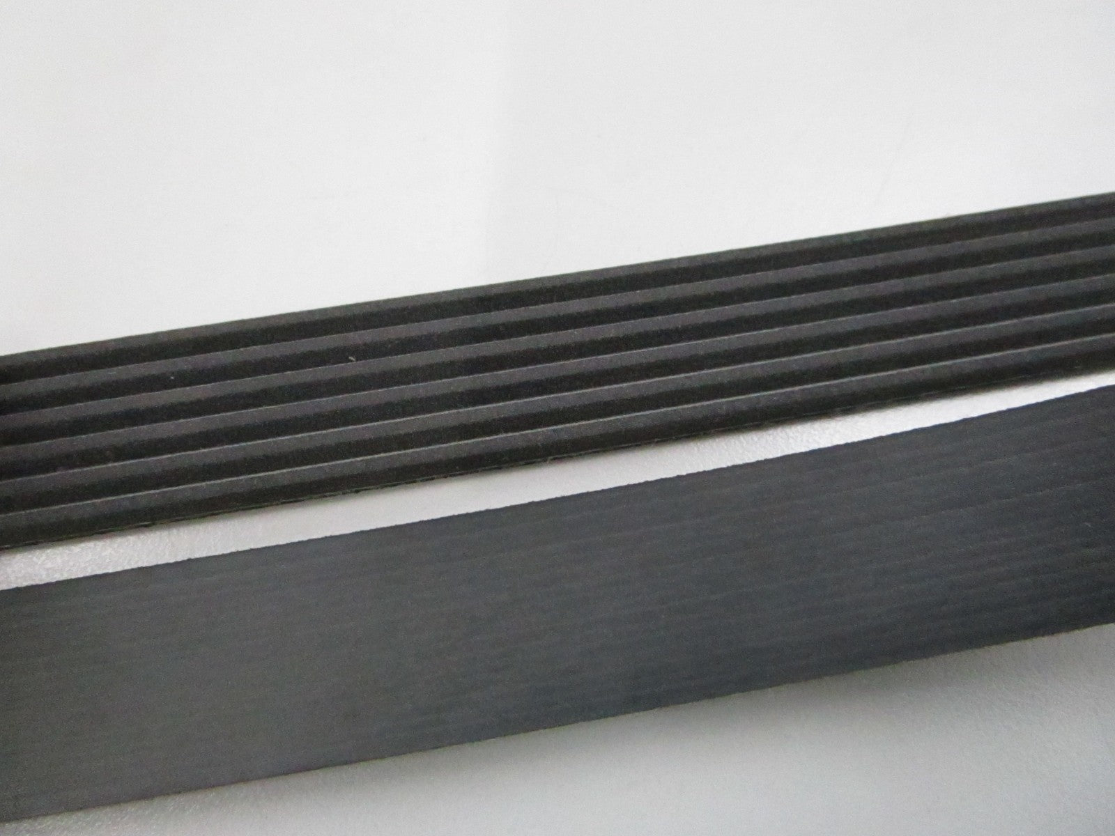 Gates K060560 Micro-V Serpentine Belt 6-Rib 56.09in NEW 0810