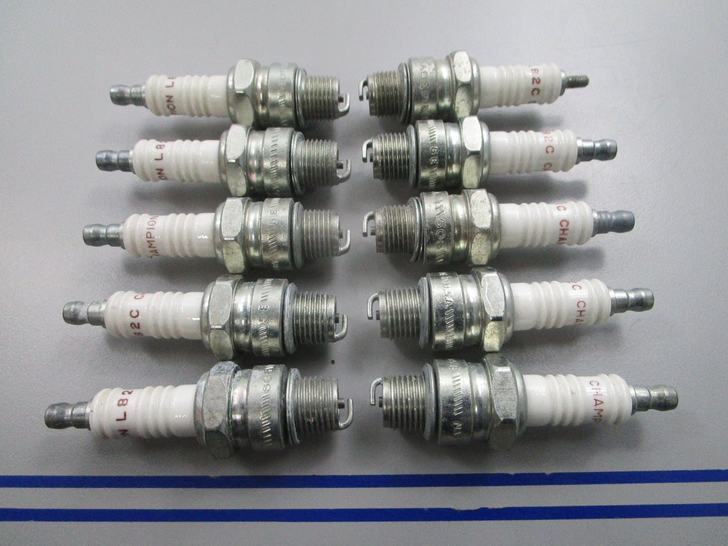 NEW (LOT OF 10) Champion L82C Spark Plug 0810