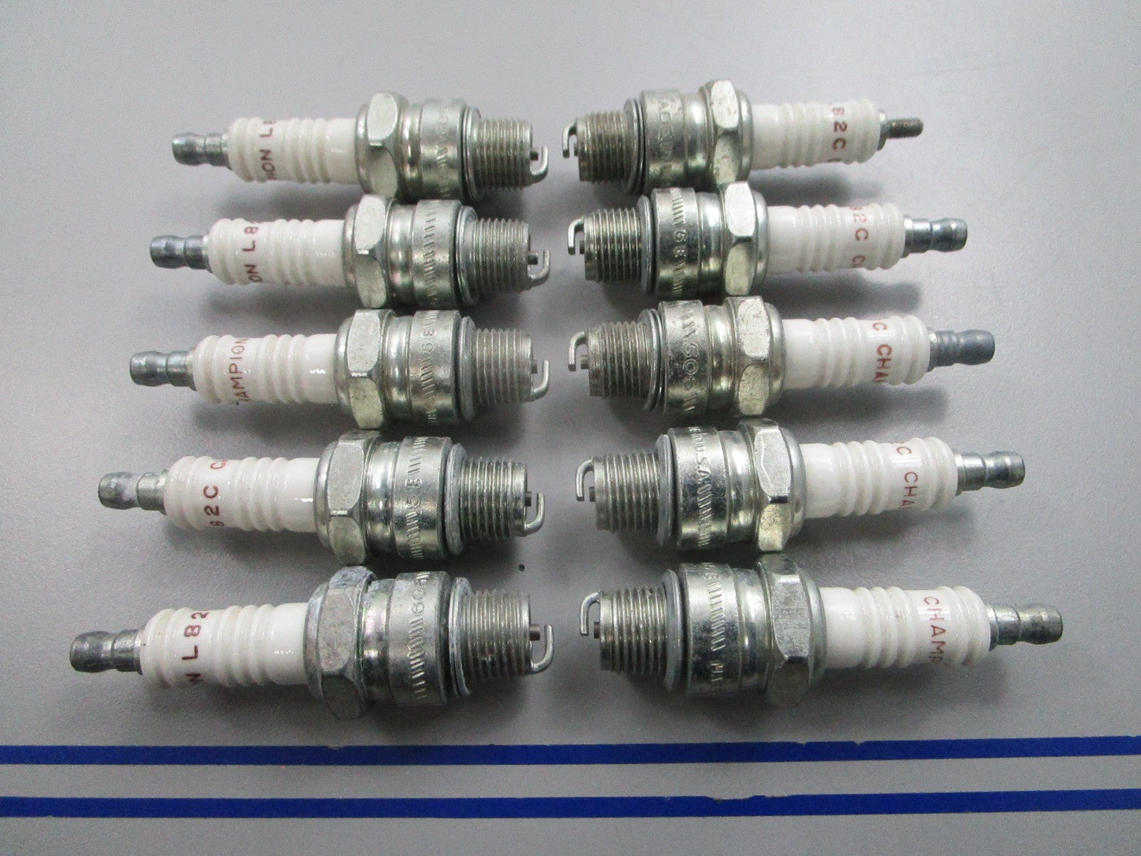 NEW (LOT OF 10) Champion L82C Spark Plug 0810