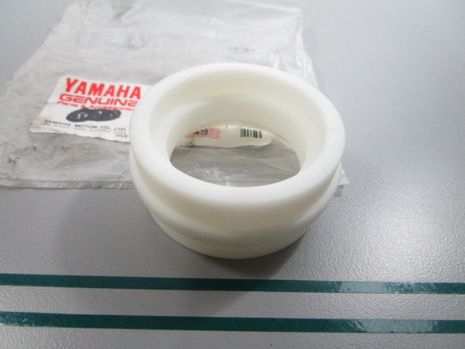 NEW OEM 2GU-22151-10-00 Yamaha Guard Seal 0810
