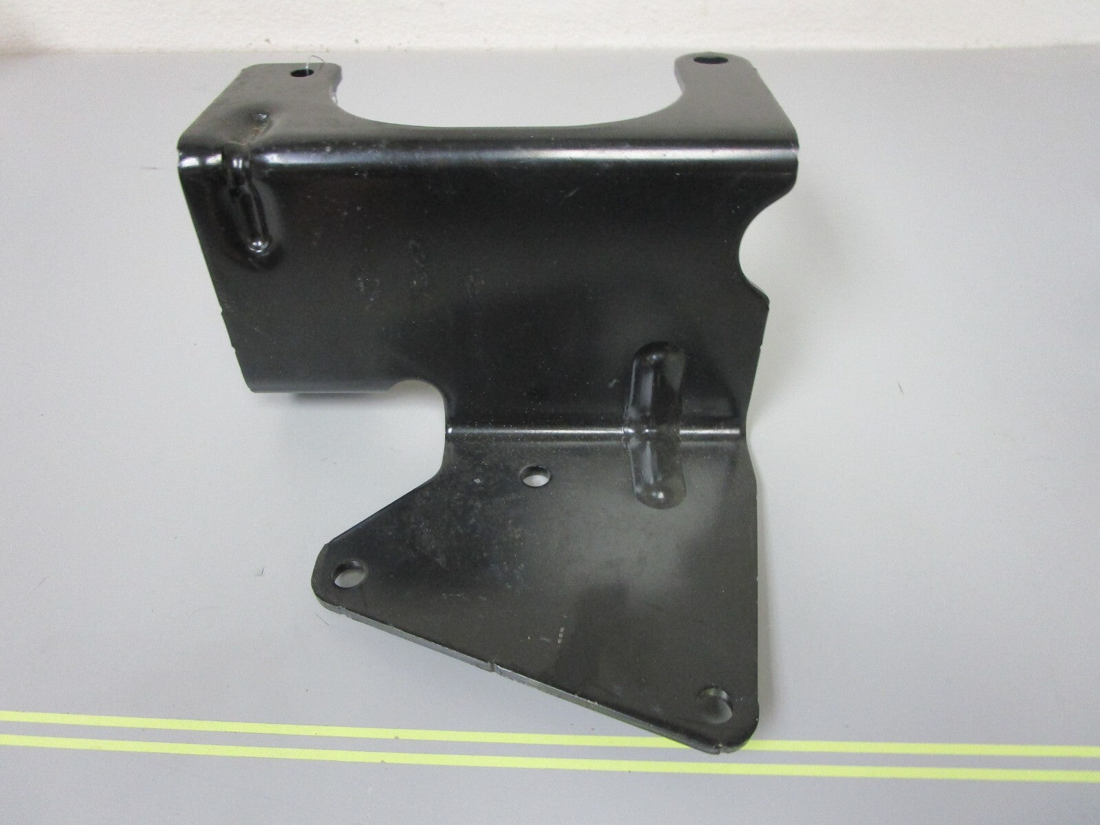 *NEW OEM* 0720 Mercury Quicksilver Alternator Bracket 863211T01