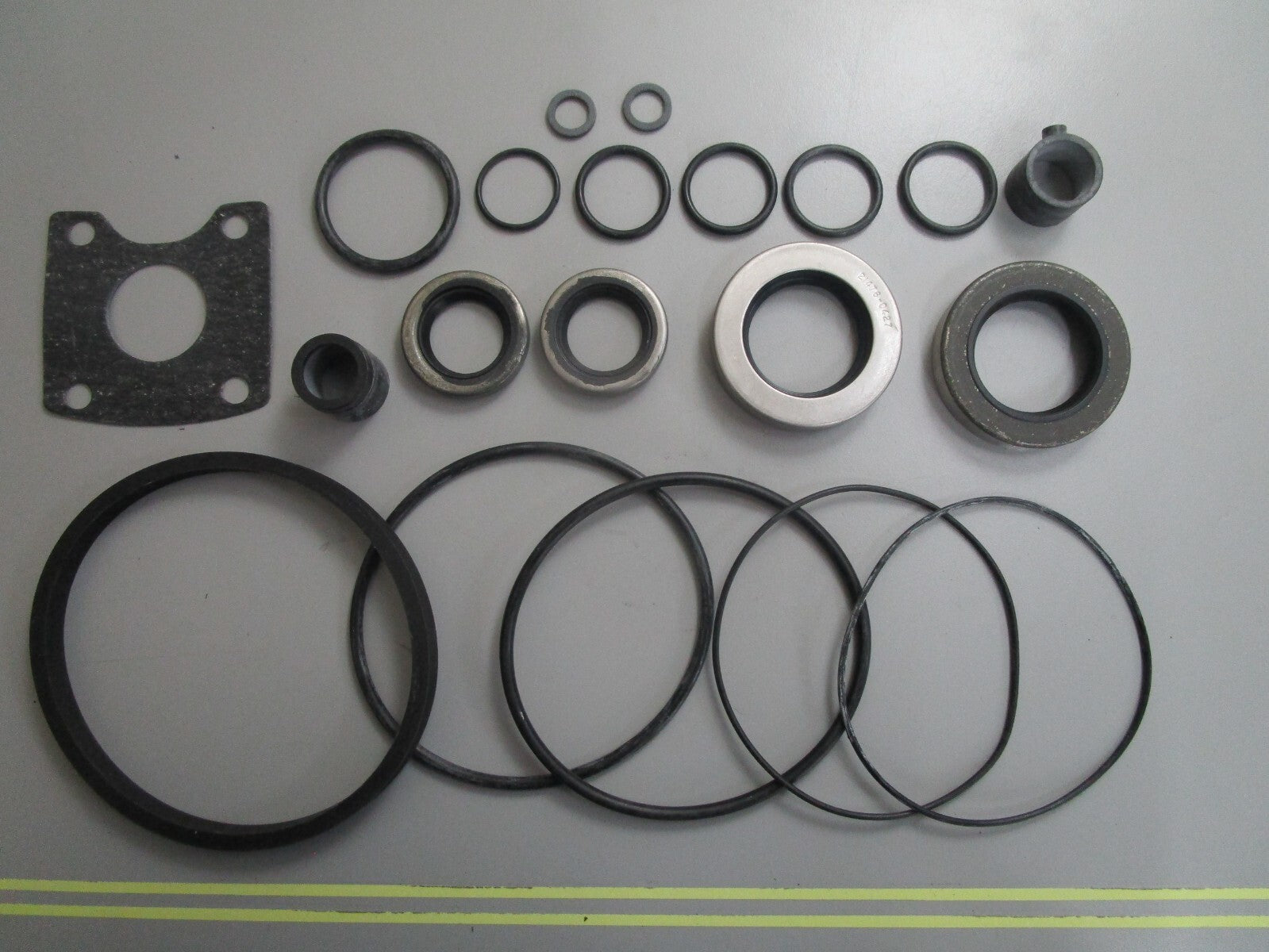 *NEW OEM* 0820 Mercury Quicksilver Oil Seal Kit 26-32511A1