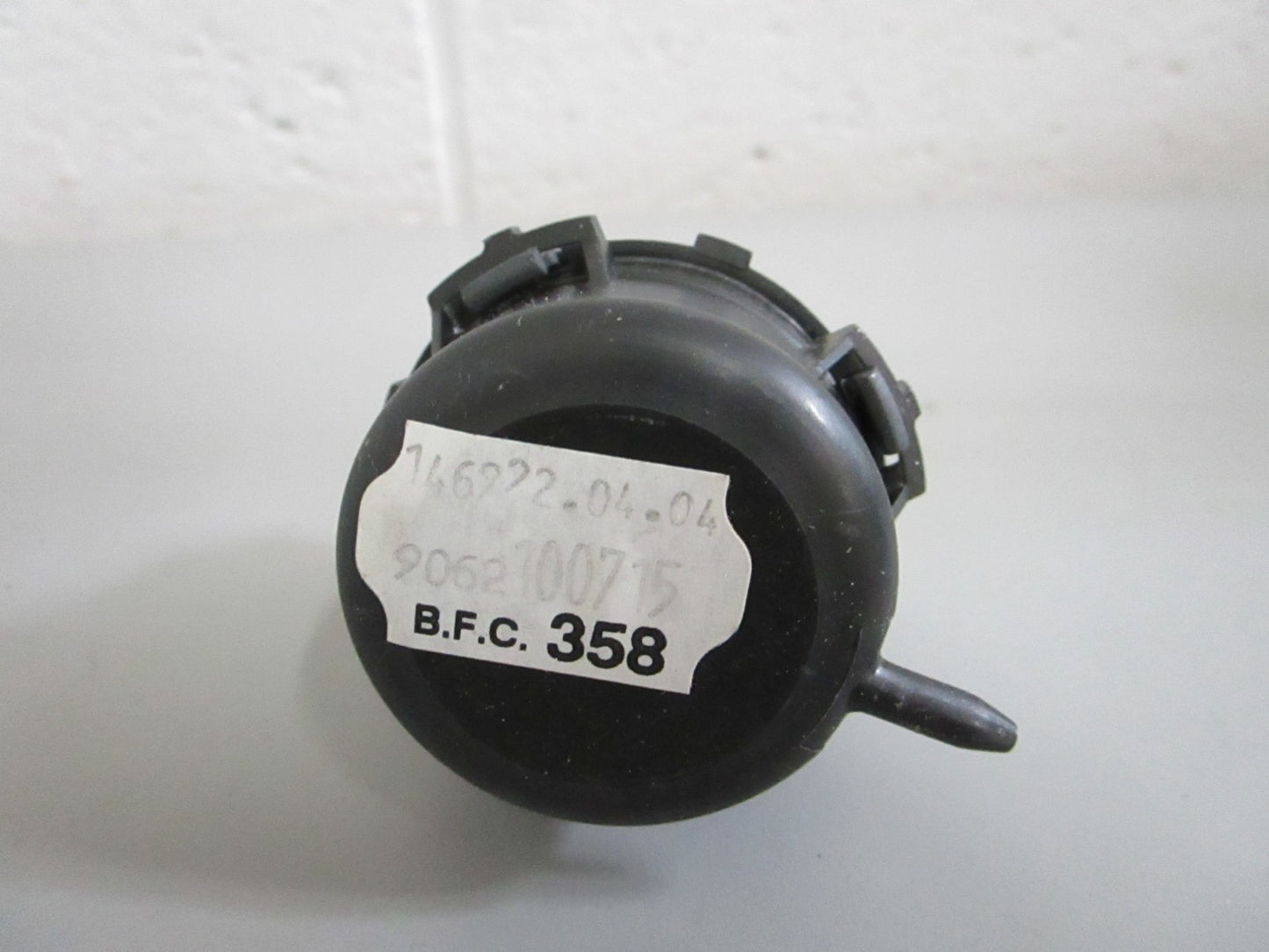 NEW OEM 1248000275 Mercedes-Benz Vacuum Element 0820