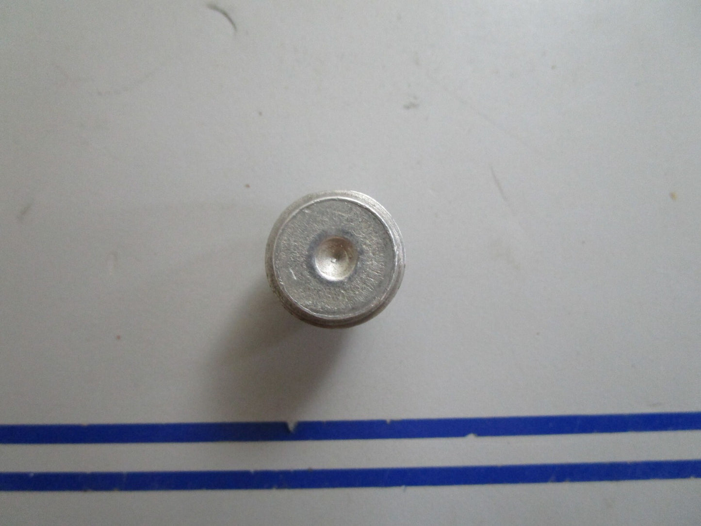 *NEW OEM* 0770 OMC Johnson Evinrude Plug 328109 0328109