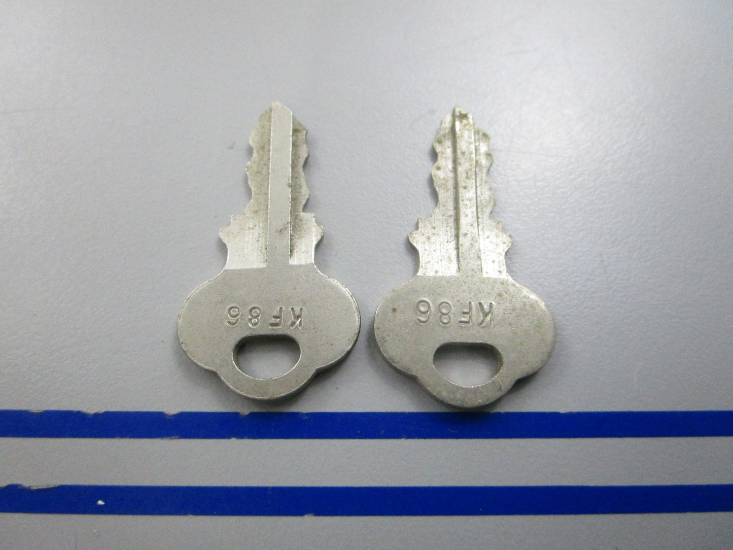 NEW OEM (LOT OF 2) 501601 0501601 OMC Johnson Evinrude  Ignition Key KF86 0810