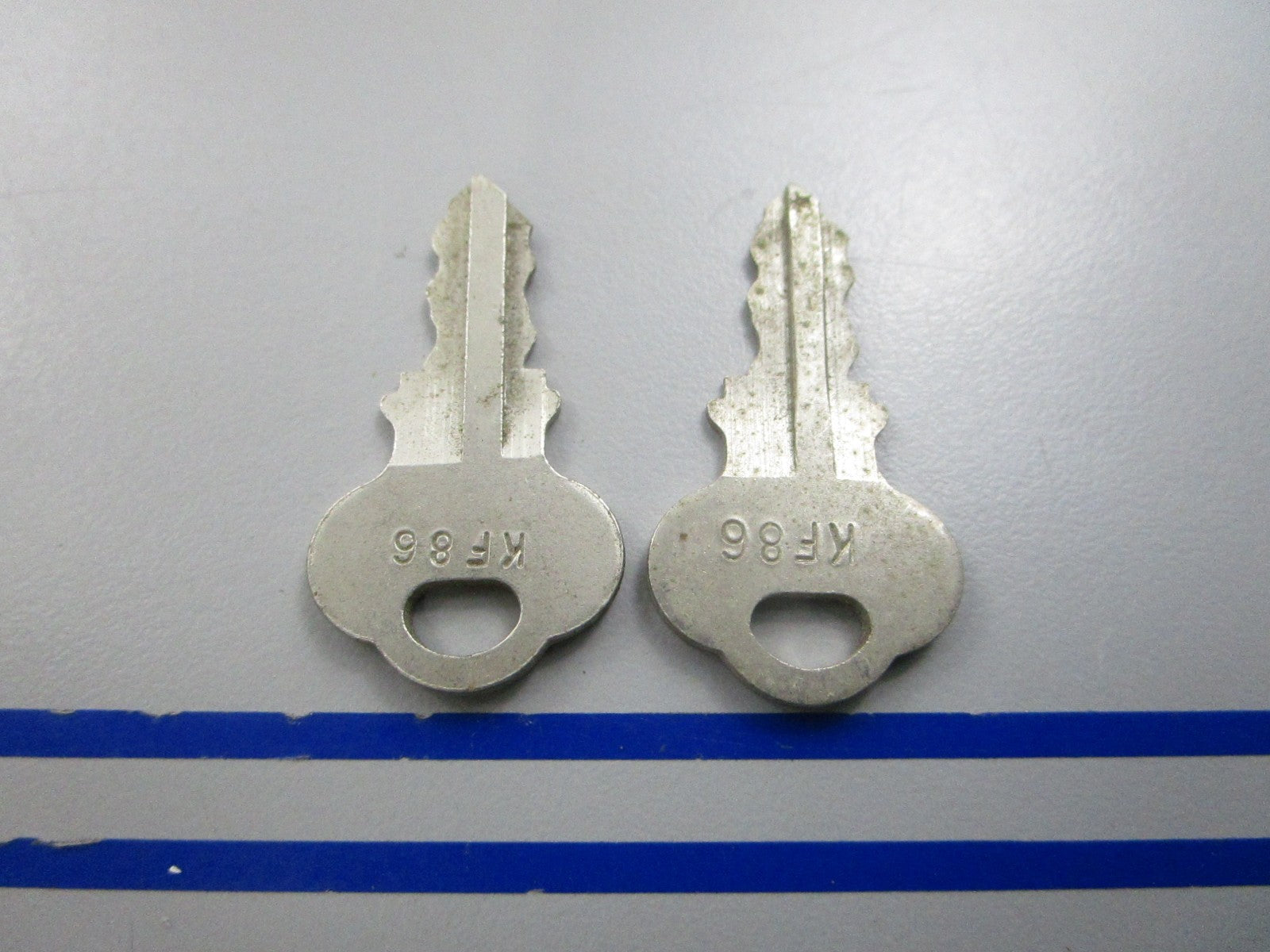 NEW OEM (LOT OF 2) 501601 0501601 OMC Johnson Evinrude  Ignition Key KF86 0810
