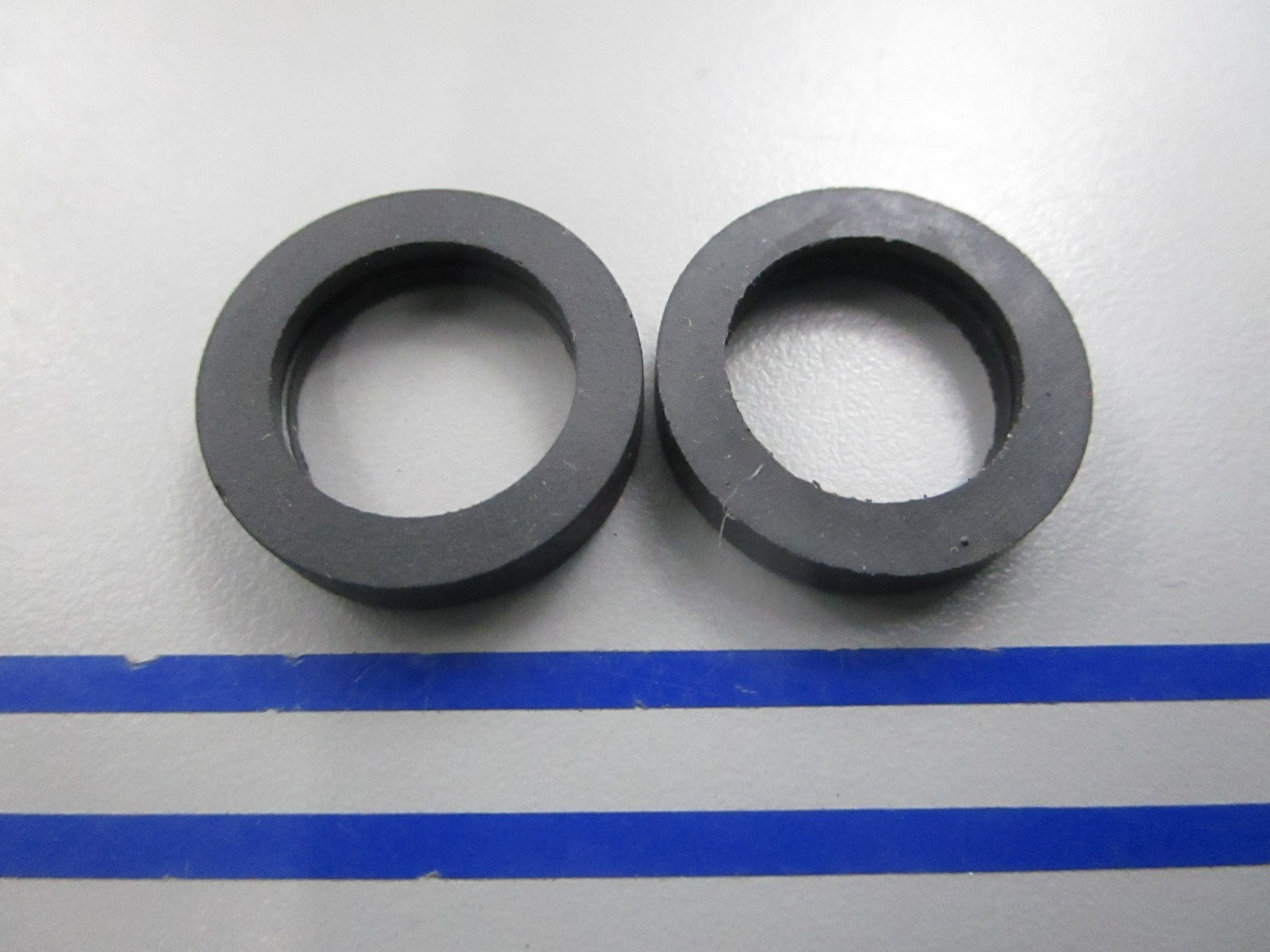 NEW OEM (LOT OF 2) 418445 Volvo Penta Seal 0810