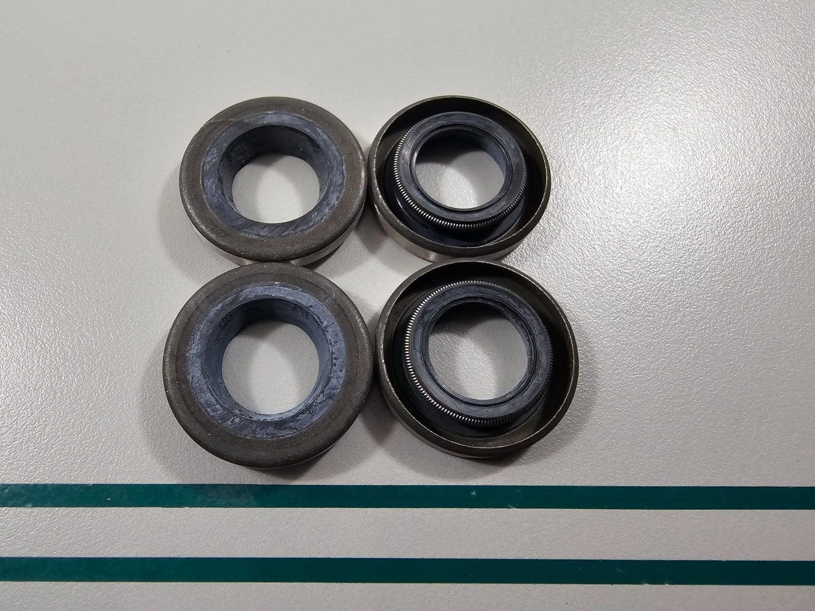 NEW OEM (LOT OF 4) 330327 0330327 OMC Johnson Evinrude Oil Retainer 0810