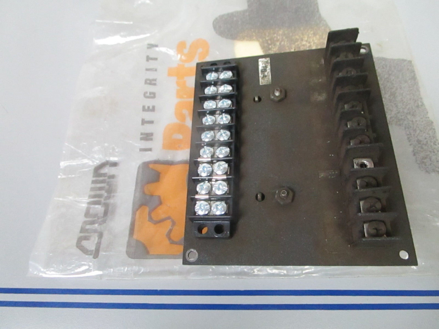 *NEW OEM* 0720 Crown Wiring Block Cover 121390