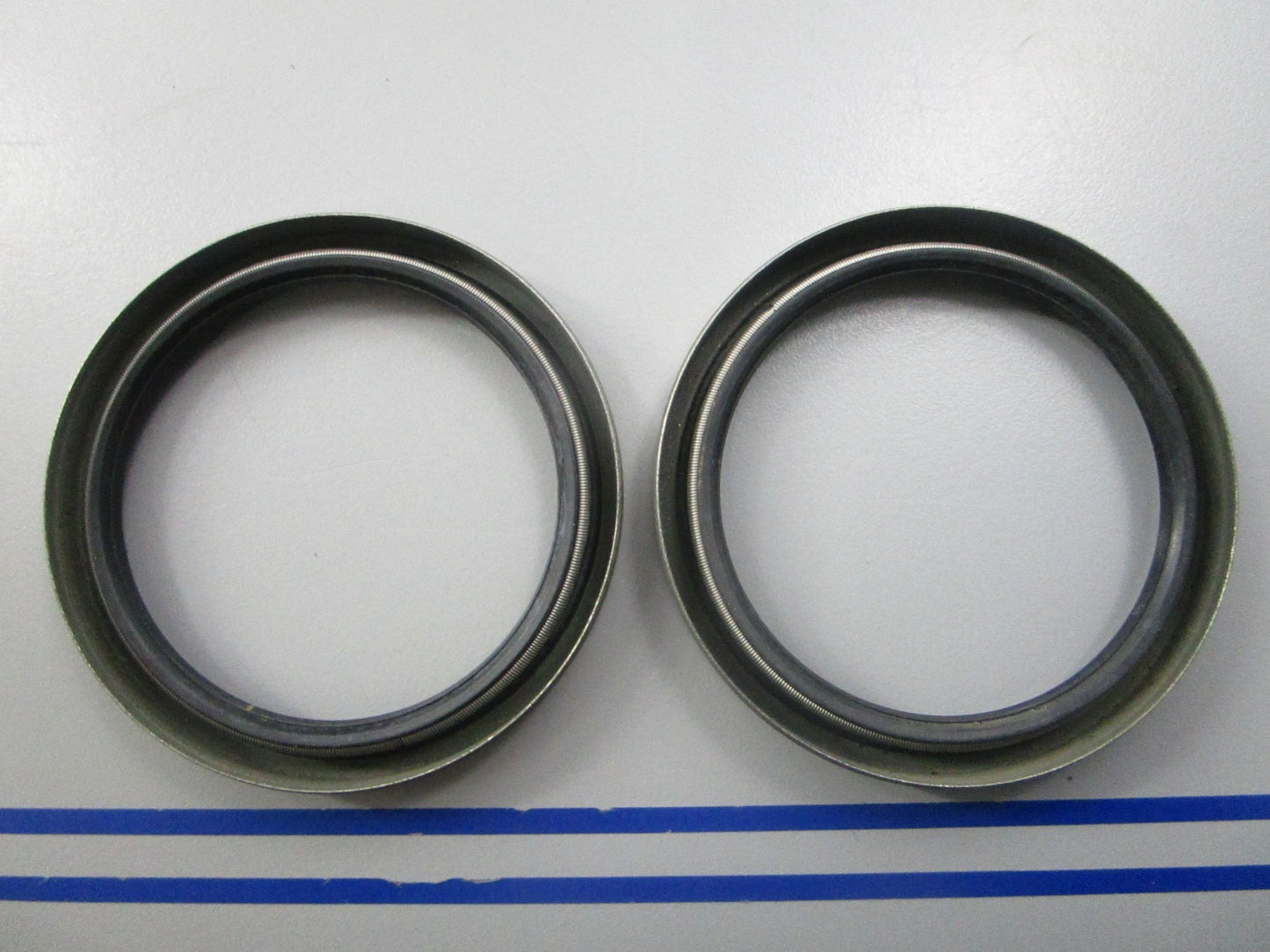 NEW OEM (LOT OF 2) 313353 0313353 OMC Johnson Evinrude Seal 0810