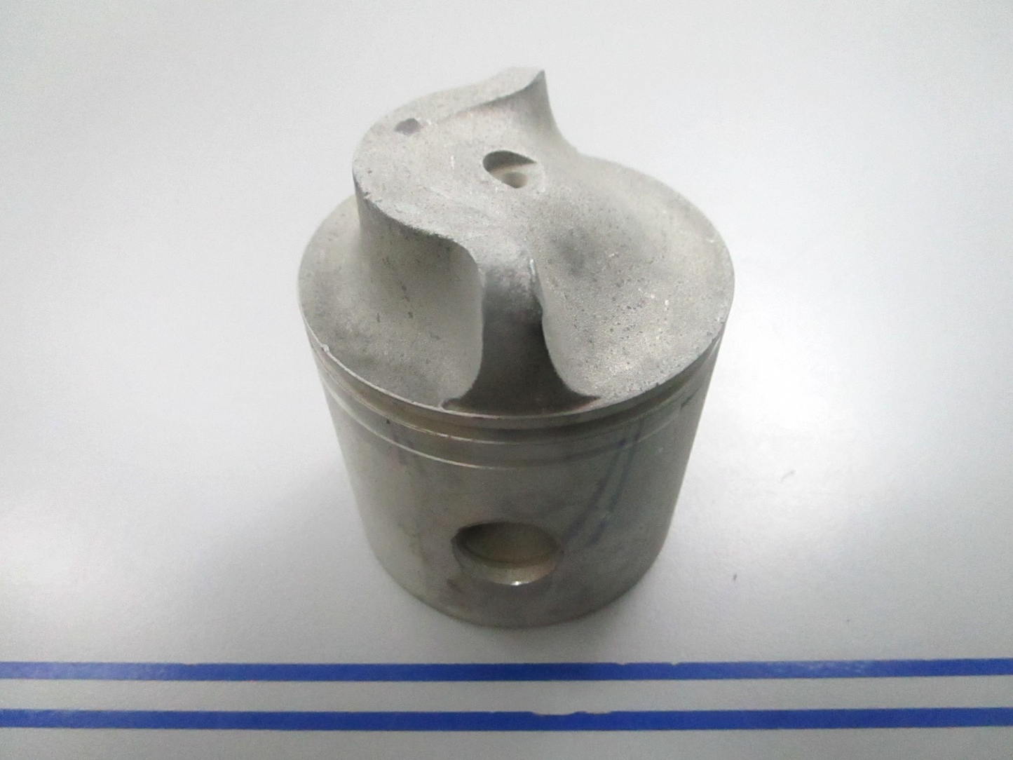 NEW OEM 385348 0385348 317564 0317564 OMC Johnson Evinrude Piston 0810