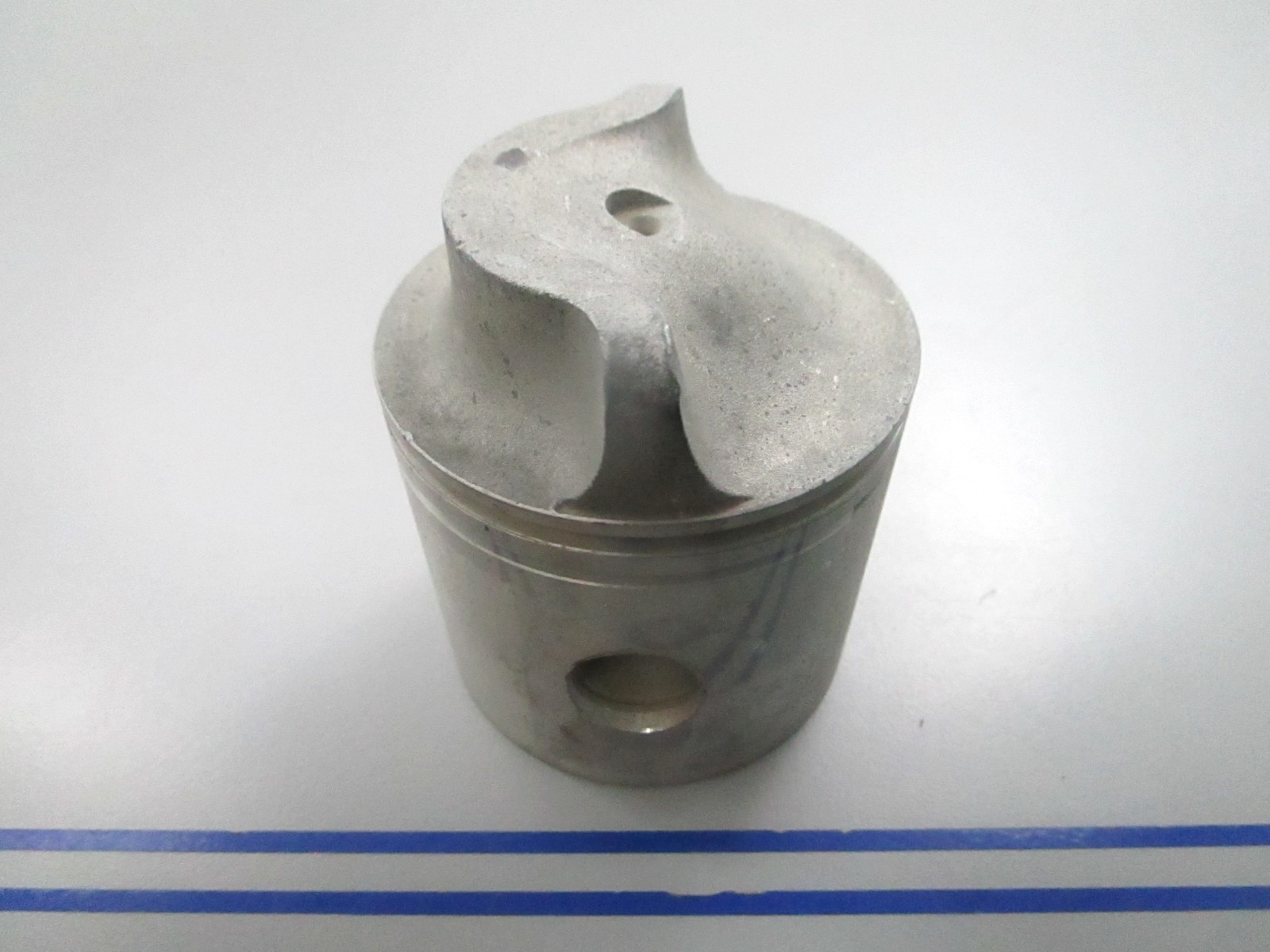 NEW OEM 385348 0385348 317564 0317564 OMC Johnson Evinrude Piston 0810