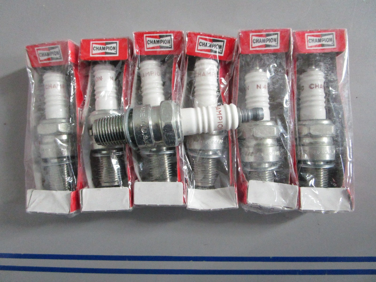 NEW OEM (LOT OF 7) N4C Champion Spark Plug 0820