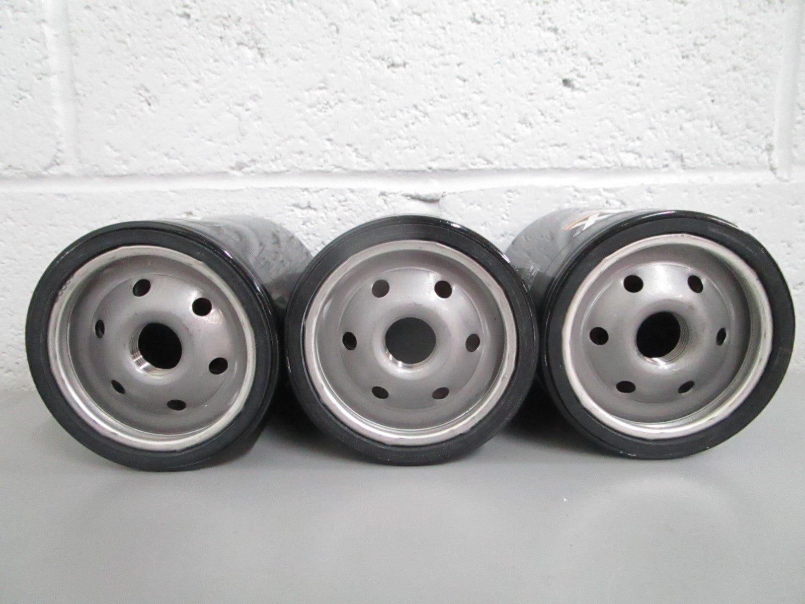 NEW OEM (LOT OF 3) 57202 Wix Oil Filter 0820