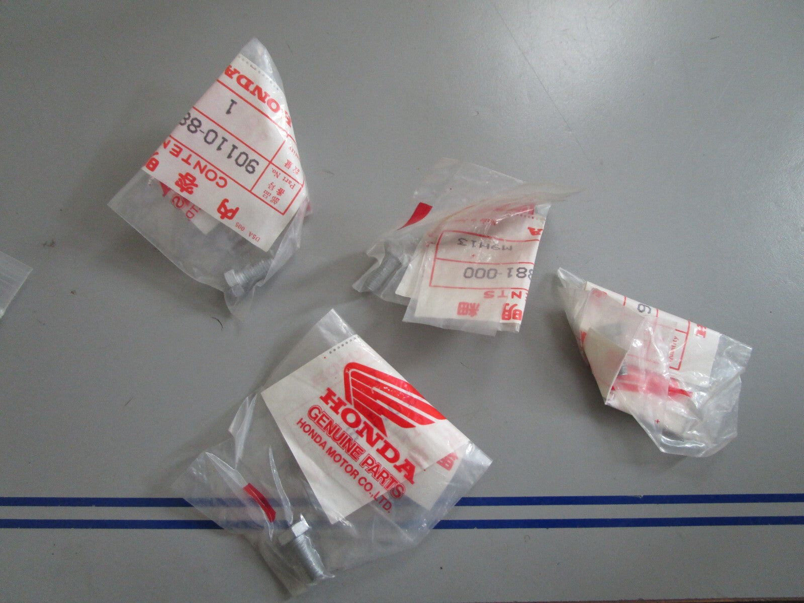 *NEW OEM* (LOT OF 4) 0810 Honda Hexagon Bolt 90110-881-000