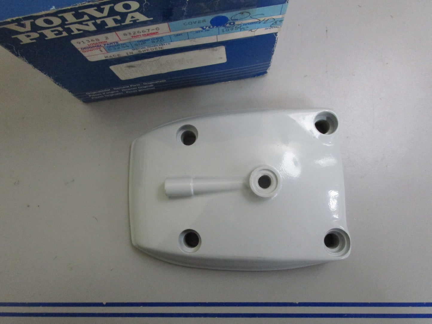 *NEW OEM* 0820 Volvo Penta Cover 832667