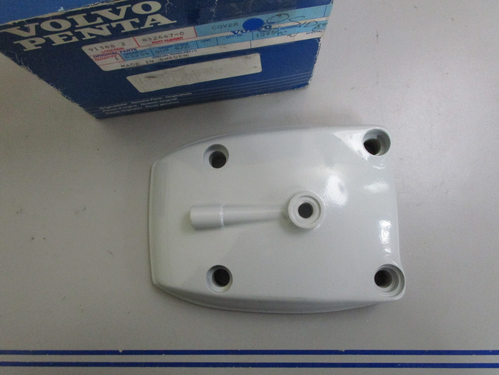 *NEW OEM* 0820 Volvo Penta Cover 832667