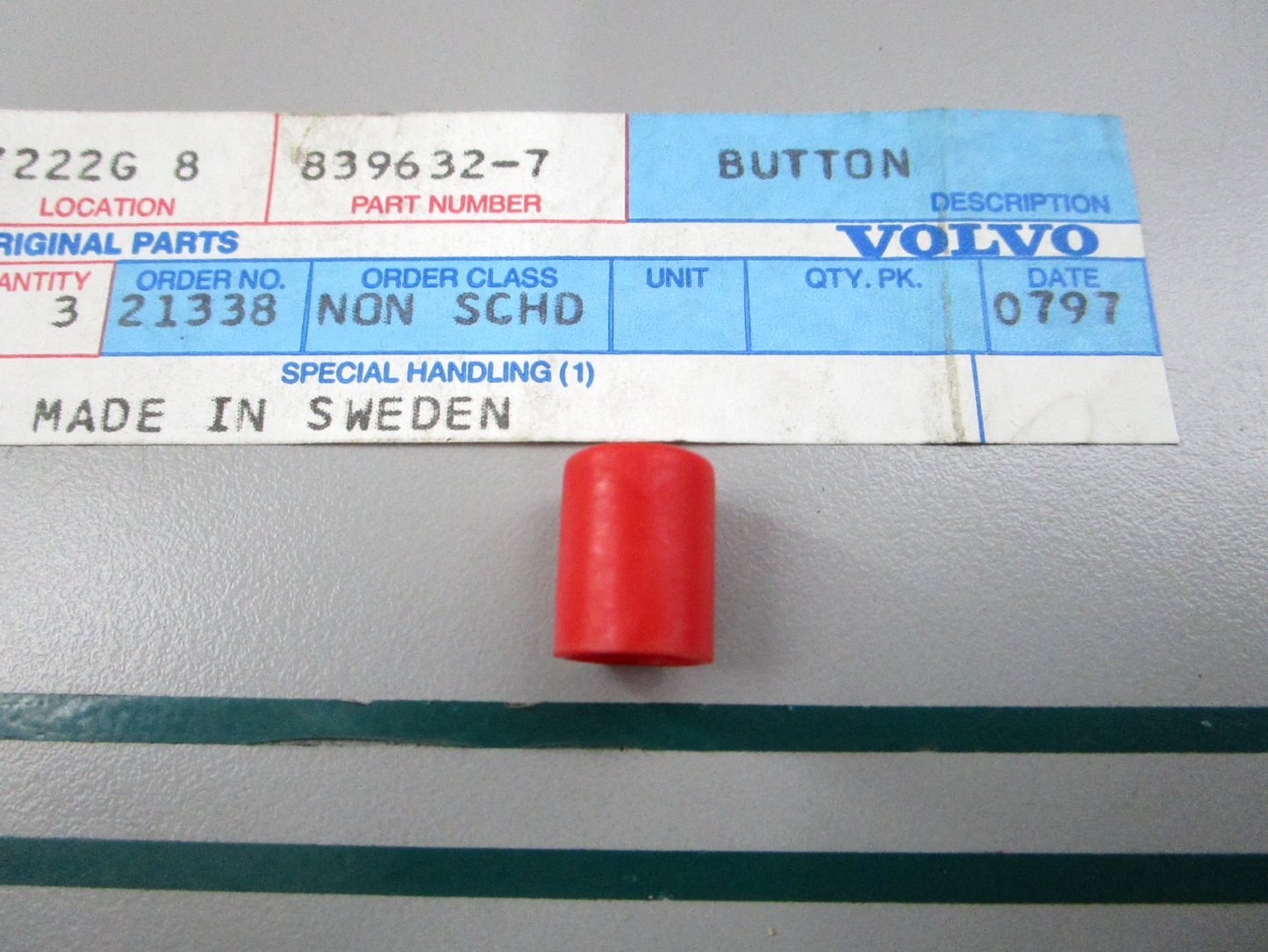 NEW OEM 839632 Volvo Penta Button 0810