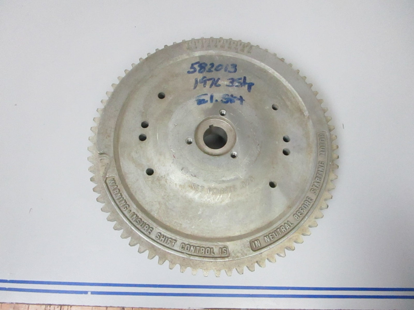 *NEW OEM* 0720 OMC Johnson Evinrude 1976 35hp Flywheel 582013 581353