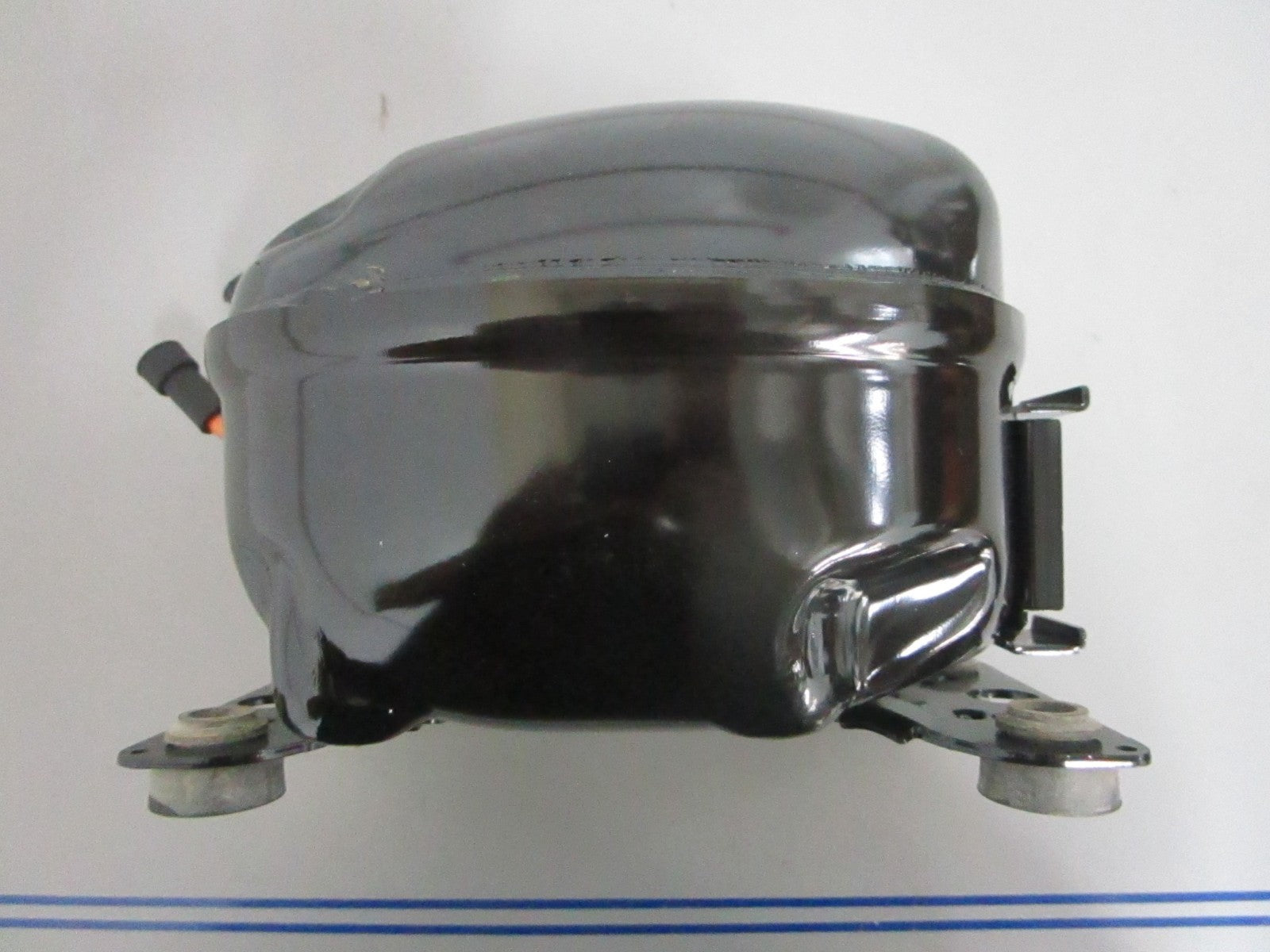 *NEW OEM* 0820 Electrolux Compressor Assy 5304526016