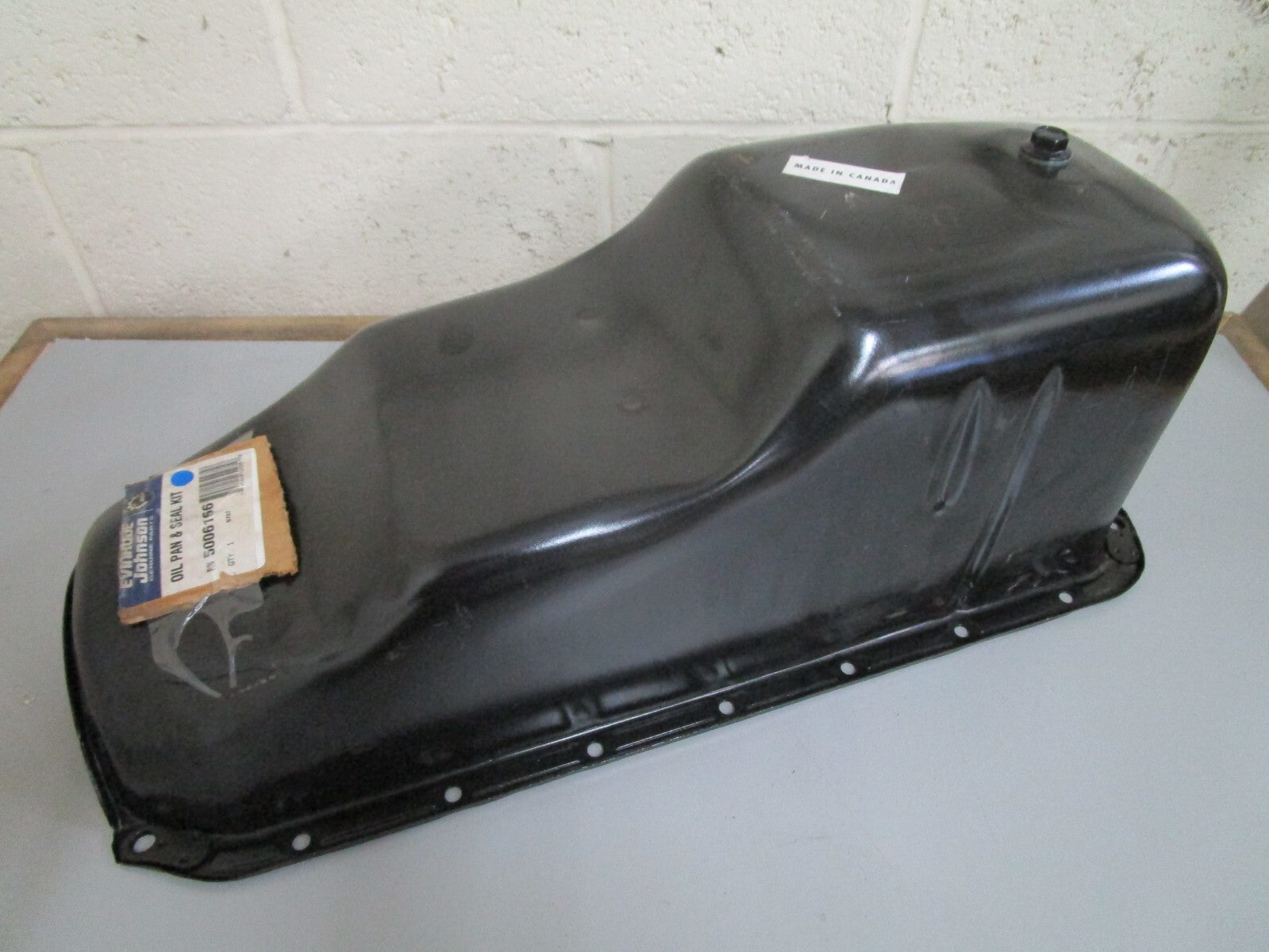 *NEW OEM* 0820 OMC Johnson Evinrude Oil Pan 5006166