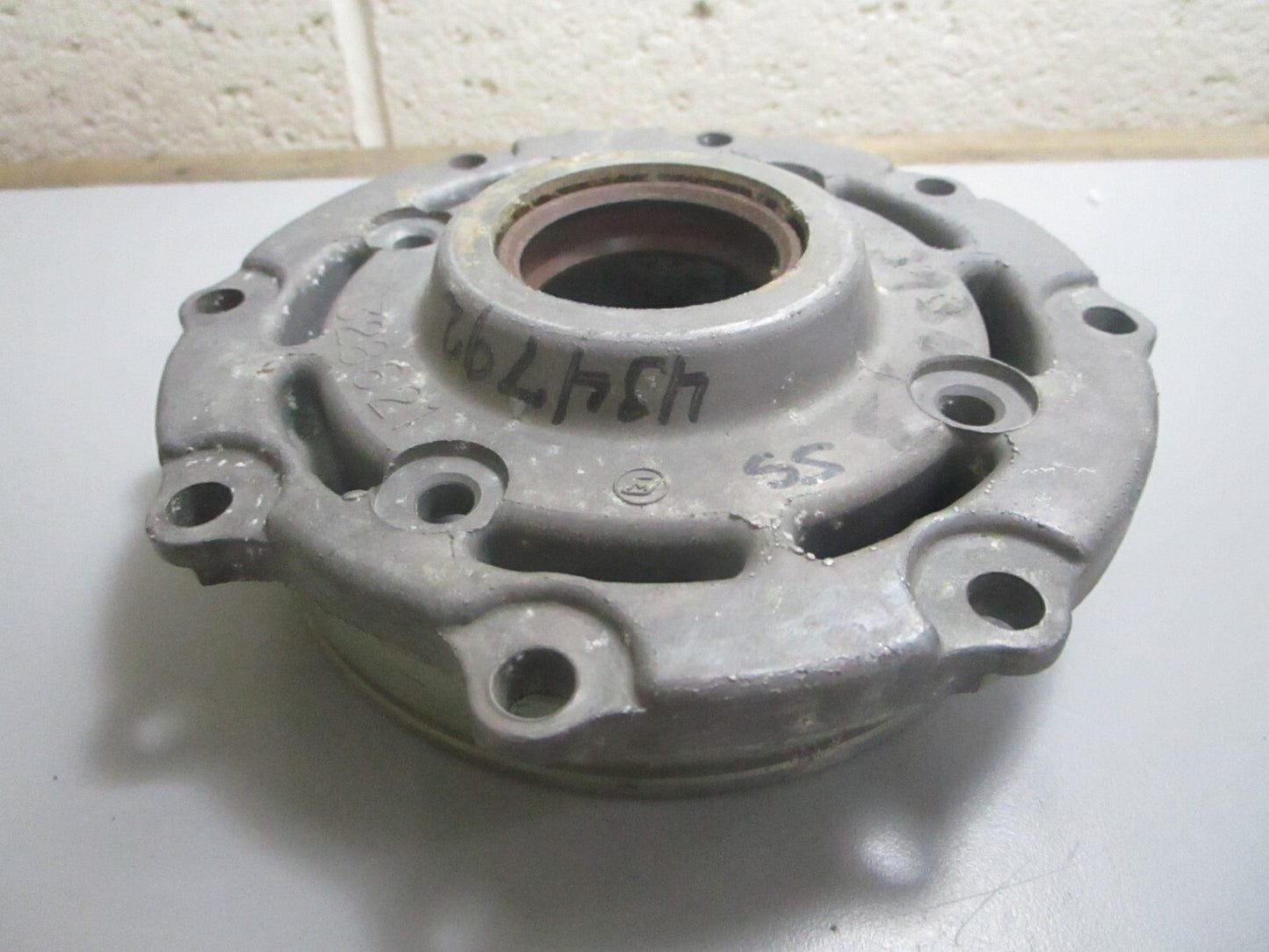 *NEW OEM* 0820 OMC Johnson Evinrude Crankcase Head Assy 393613 0393613 328621