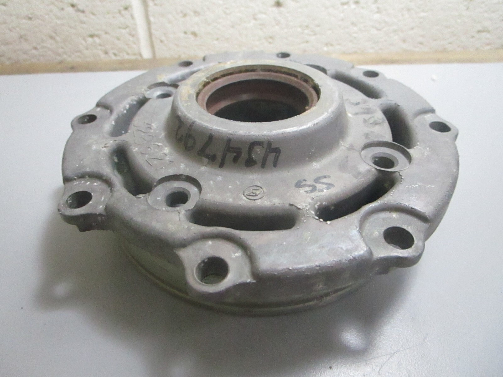 *NEW OEM* 0820 OMC Johnson Evinrude Crankcase Head Assy 393613 0393613 328621