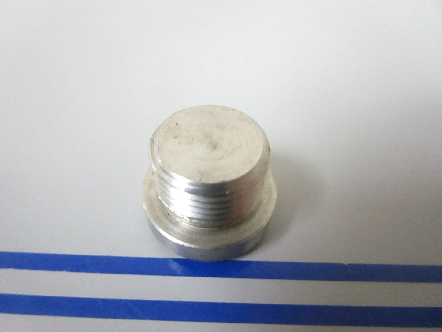 *NEW OEM* 0810 Volvo Penta Oil Plug 981965