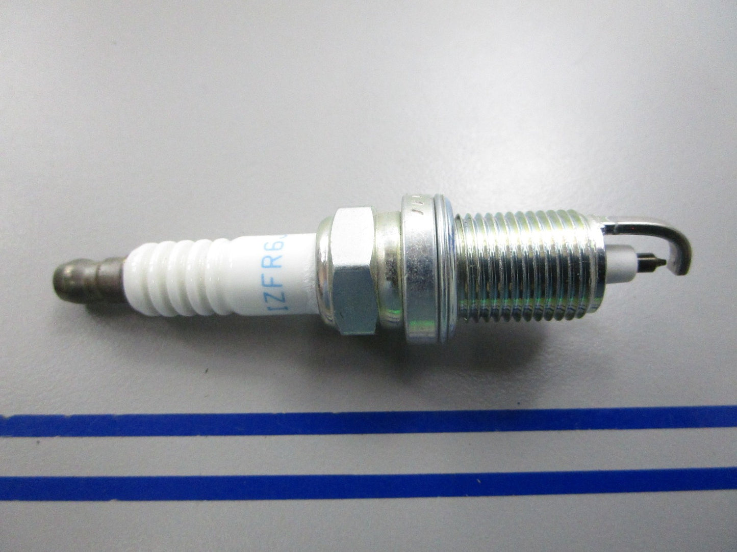 NEW IZDE6J NGK Spark Plug 0810