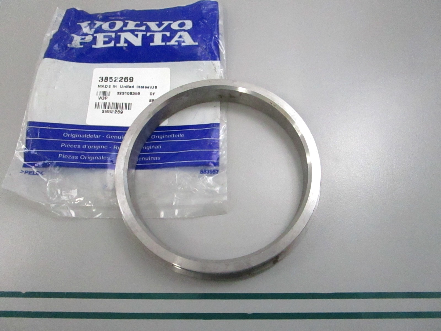 NEW OEM 3852269 Volvo Penta Bearing Ring 0810
