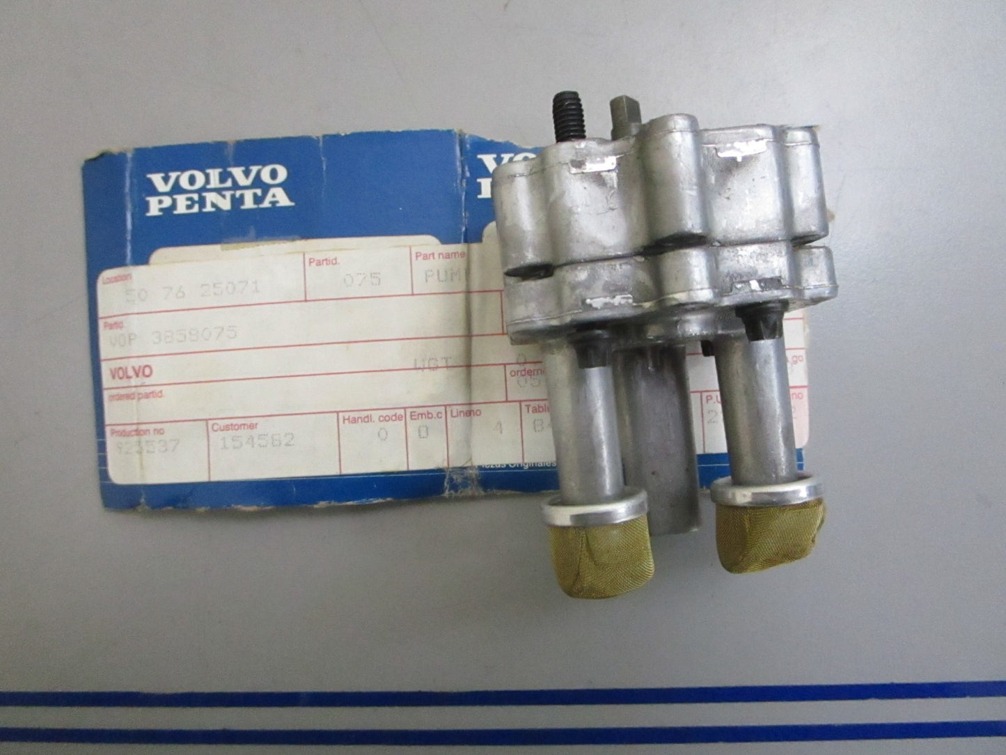 *NEW OEM* 0820 Volvo Penta Pump 3858075