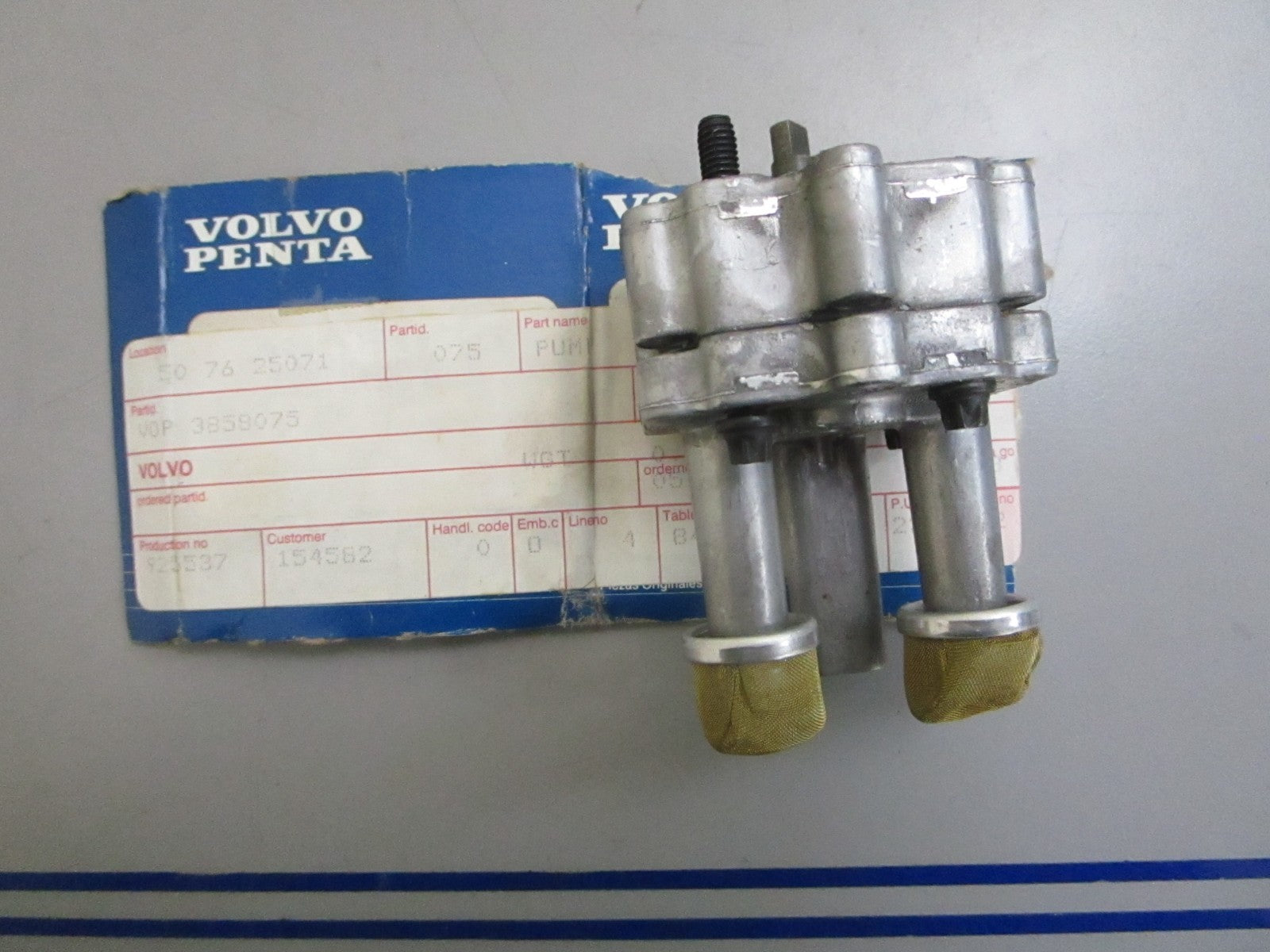 *NEW OEM* 0820 Volvo Penta Pump 3858075
