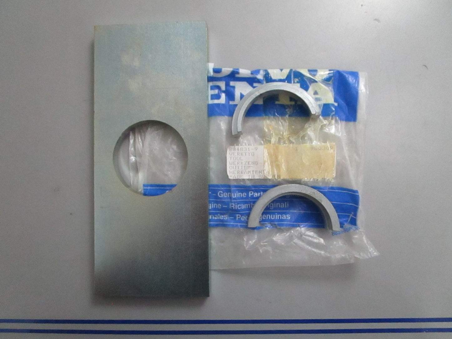 *NEW OEM* 0820 Volvo Penta Puller 884831