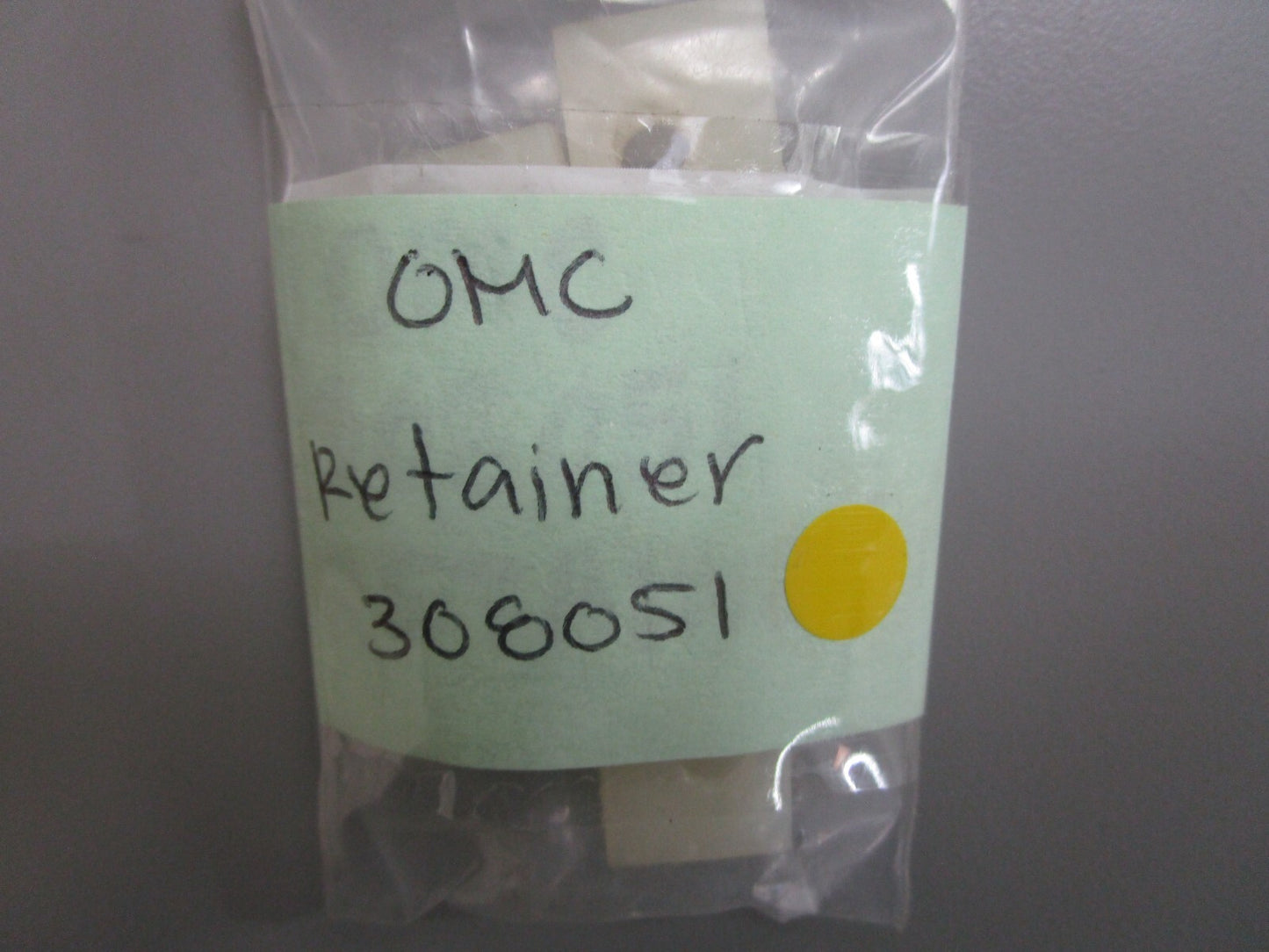 *NEW OEM* 0810 OMC Johnson Evinrude Retainer 308051