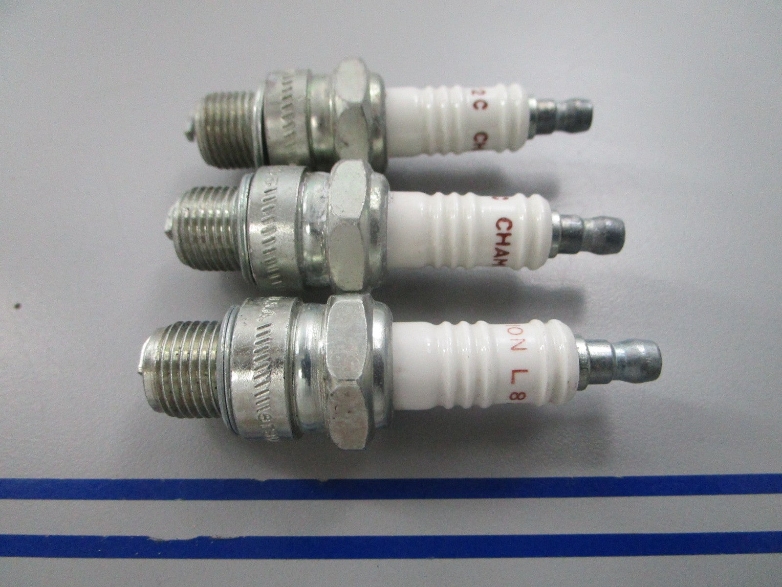 NEW (LOT OF 3) Champion L82C Spark Plug 0810