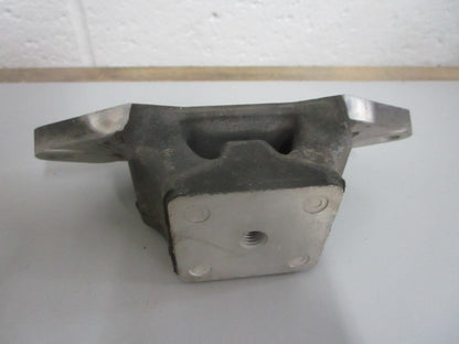 *NEW OEM* 0820 Yamaha Rubber Mount 66V-44157-01-8P
