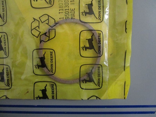 *NEW* 0770 John Deere Seal T18074