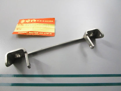 NEW OEM 61482-95301 Suzuki Hinge 0810