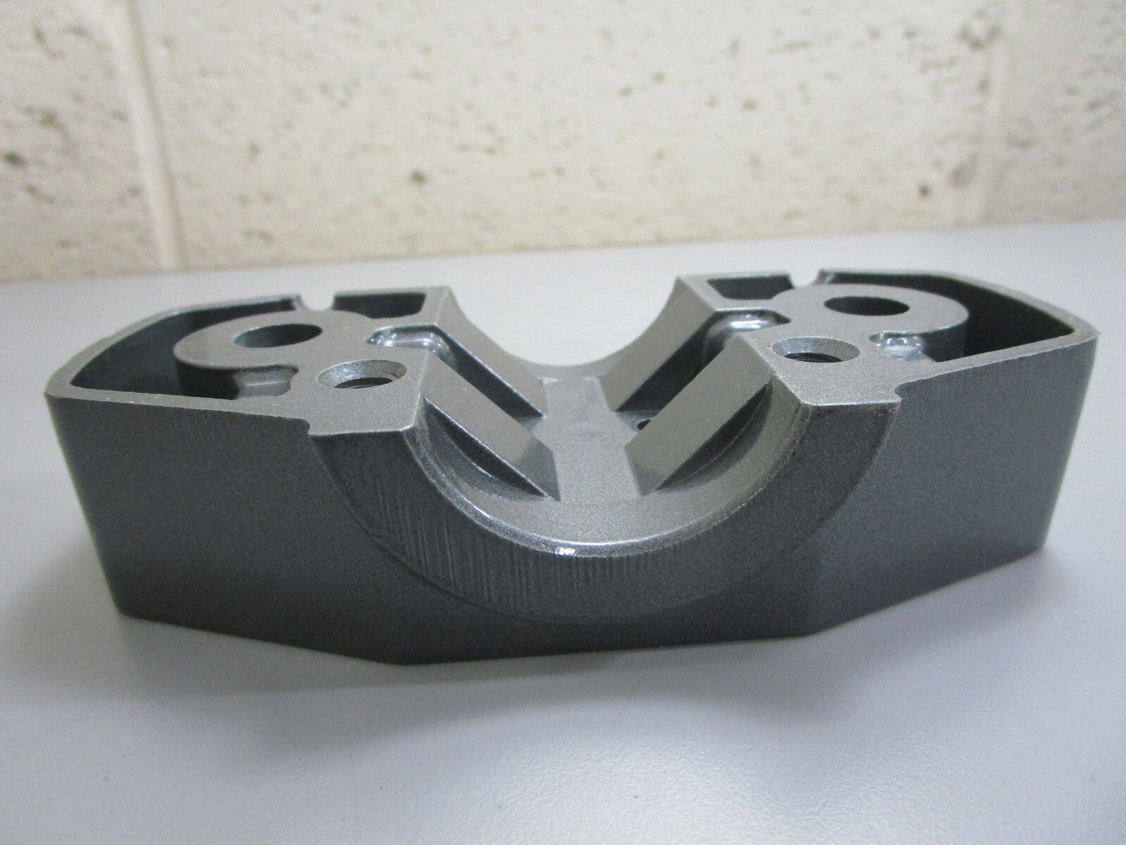 *NEW OEM* 0820 Suzuki Lower Mount Bracket 54212-96310-0ED