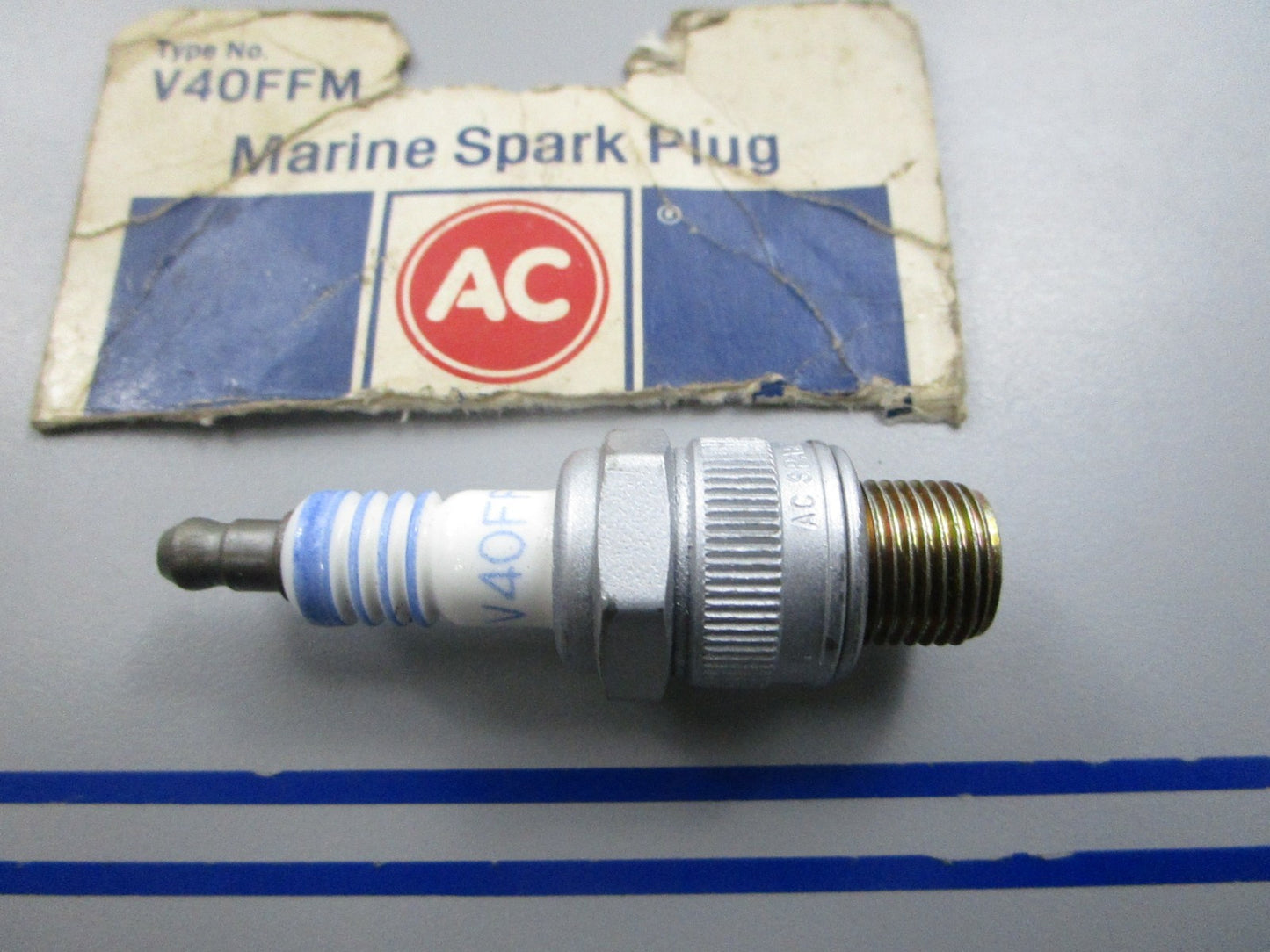 NEW V40FFM AC Delco Spark Plug 0810