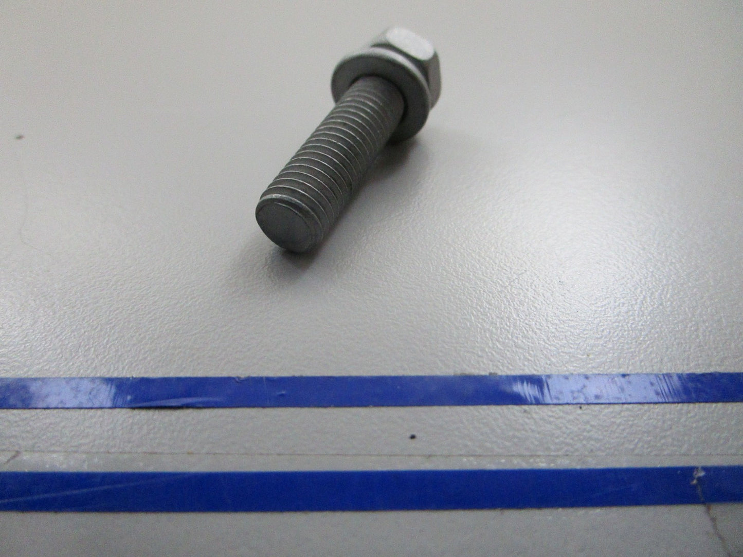 *NEW OEM* 0810 OMC Johnson Evinrude Bolt 5031216