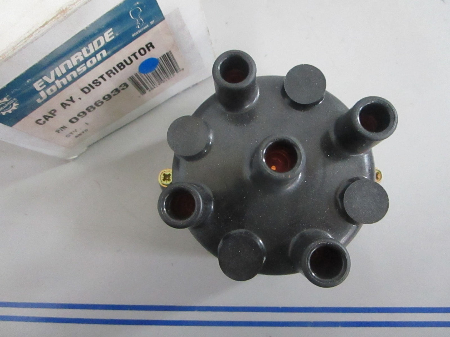 NEW OEM 986933 0986933 OMC Johnson Evinrude Distributor Cap Assy 0820